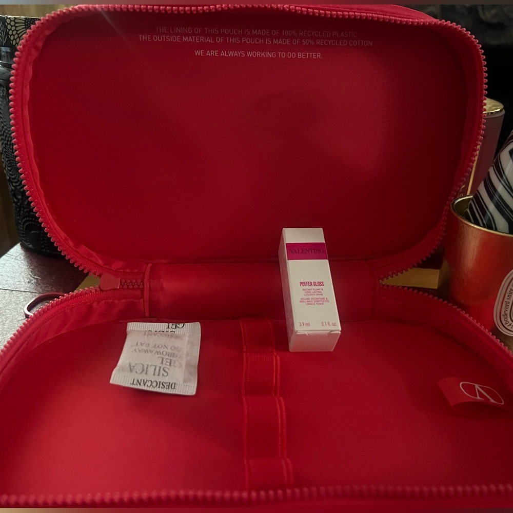 Valentino Beauty Red Cosmetic Pouch + Mini Puffer Gloss (3.9 mL) – New - Picture 3 of 6